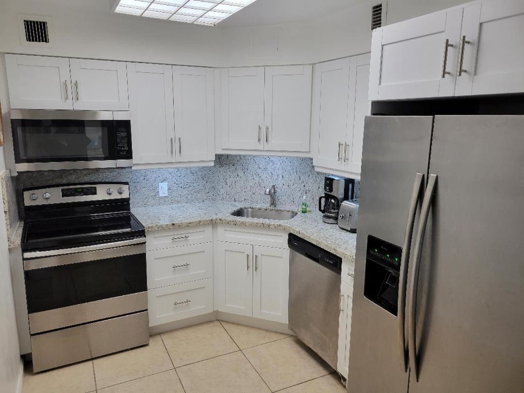 2 Bedroom 2 Bath Beachfront Condo On Miami Beach Millionaire Row Kültér fotó