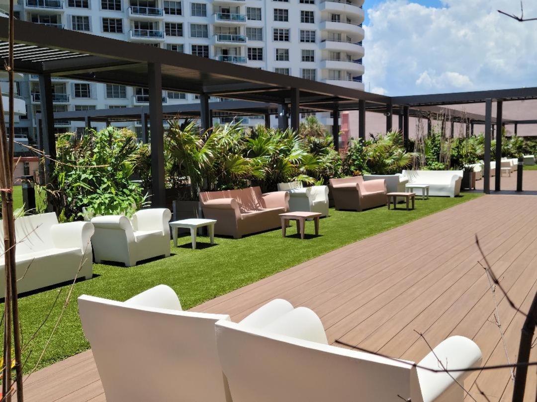 2 Bedroom 2 Bath Beachfront Condo On Miami Beach Millionaire Row Kültér fotó