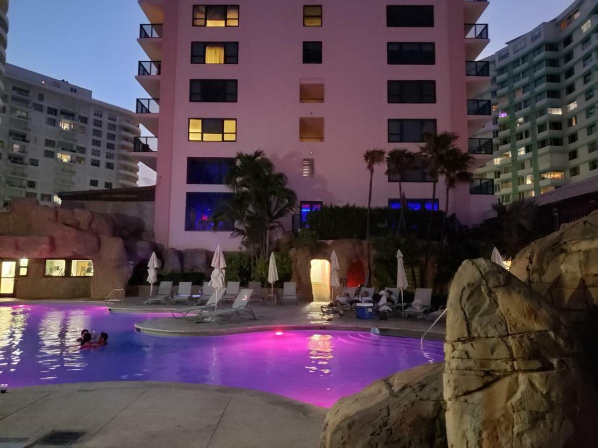 2 Bedroom 2 Bath Beachfront Condo On Miami Beach Millionaire Row Kültér fotó