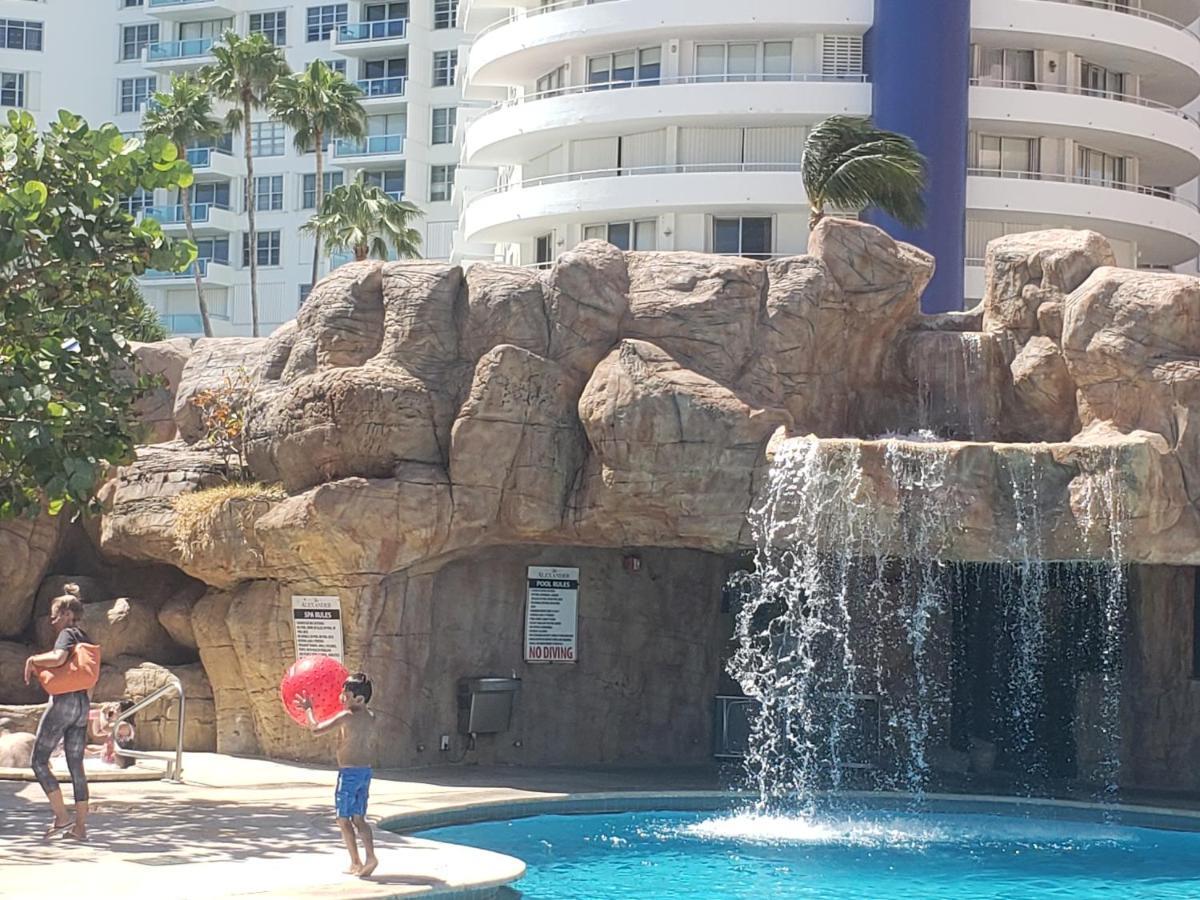 2 Bedroom 2 Bath Beachfront Condo On Miami Beach Millionaire Row Kültér fotó